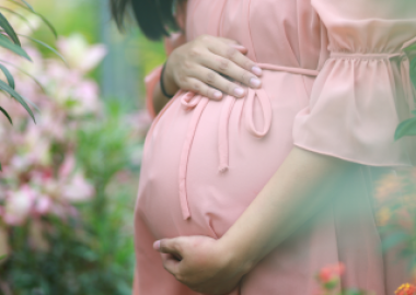 QUYỀN VÀ NGHĨA VỤ CỦA BÊN MANG THAI HỘ VÌ MỤC ĐÍCH NHÂN ĐẠO?