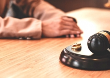 NHỮNG NGƯỜI NÀO CÓ QUYỀN YÊU CẦU HỦY VIỆC KẾT HÔN TRÁI PHÁP LUẬT?