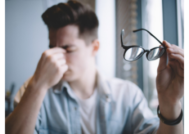 MẮT PHẢI CẬN 5/10 CÓ PHẢI THAM GIA NGHĨA VỤ QUÂN SỰ KHÔNG? 