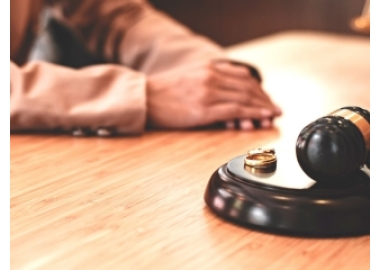 NHỮNG NGƯỜI NÀO CÓ QUYỀN YÊU CẦU HỦY VIỆC KẾT HÔN TRÁI PHÁP LUẬT?