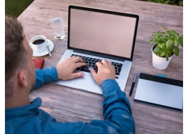 VẪN LÀM VIỆC KHI HẾT HẠN HỢP ĐỒNG LAO ĐỘNG, NHỮNG ĐIỀU NGƯỜI LAO ĐỘNG NÊN  LƯU Ý?